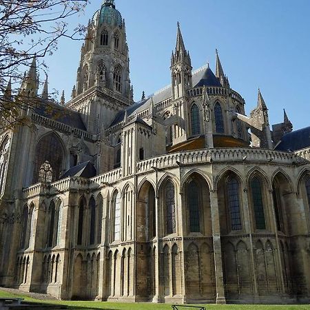 Maison De Ville Chaleureuse Au Coeur De Bayeux Esterno foto