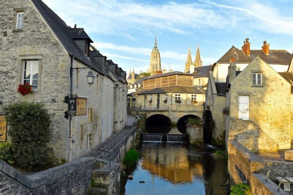 Maison De Ville Chaleureuse Au Coeur De Bayeux Esterno foto