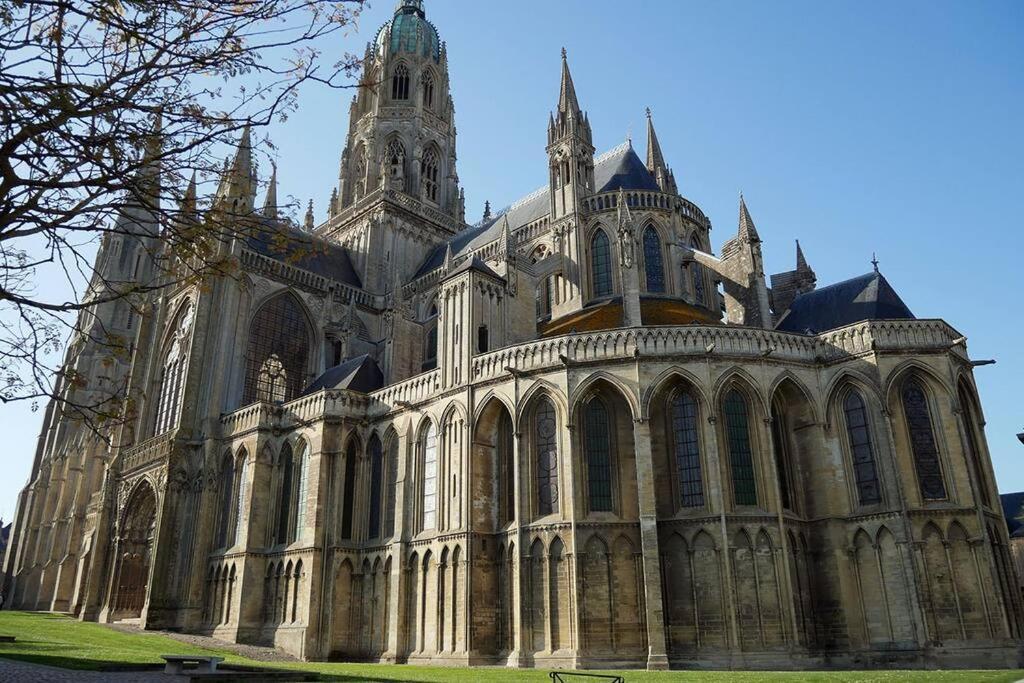 Maison De Ville Chaleureuse Au Coeur De Bayeux Esterno foto